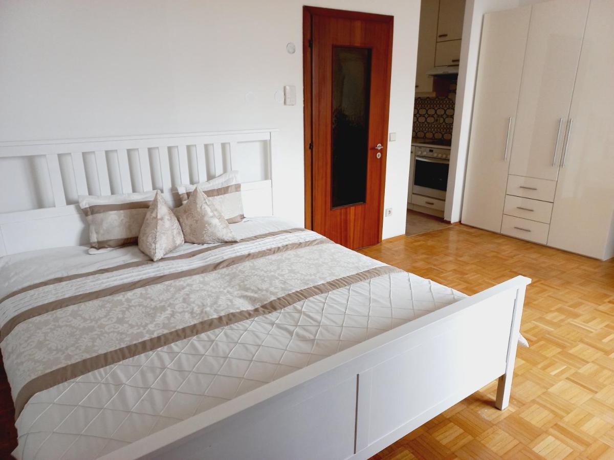 Lora Apartment Klagenfurt am Woerthersee Bagian luar foto
